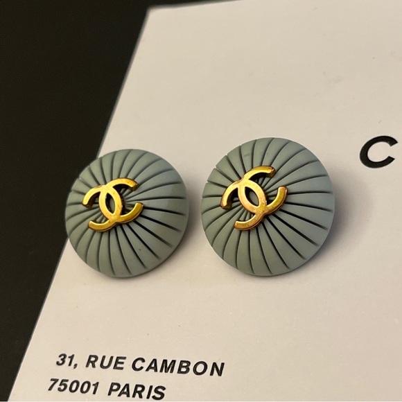 đź’”SOLD AUTHENTIC!! Lot Of 2 Chanel Vintage CC Buttons Pale Blue Gold 1990s R1 - Picture 1 of 8